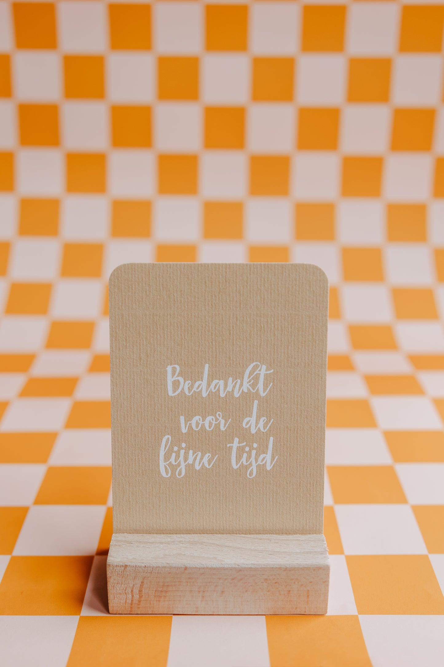 Stijlvolle wenskaart met de tekst "Bedankt voor de fijne tijd" op luxe 300 grams papier, matte afwerking en afgeronde hoeken.